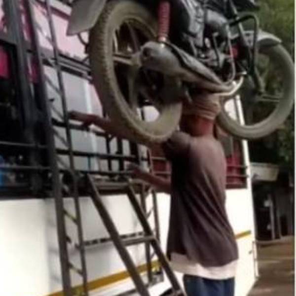  இணையத்தில் பரவும் வீடியோ 