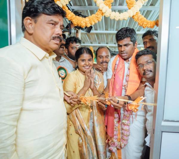 திடீரென ஒலித்த பாடல் 