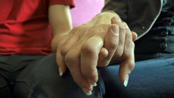 வீட்டு பணிப்பெண்ணுடன் கள்ளக்காதல்..