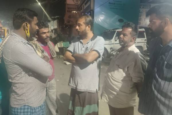 கைலி, டி ஷர்ட் 