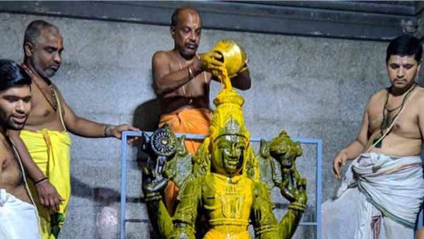 நந்திக்கு அருகம்புல் மாலை 