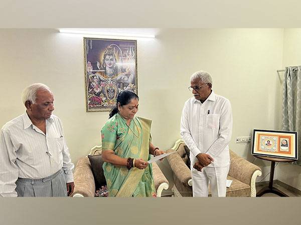  பாவேஷ் கடாரா 