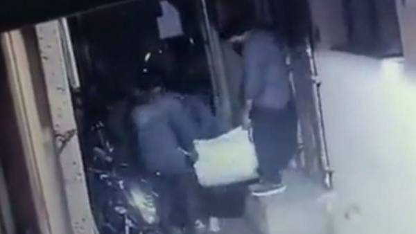 100 கிலோ வெடிப்பொருட்கள் 