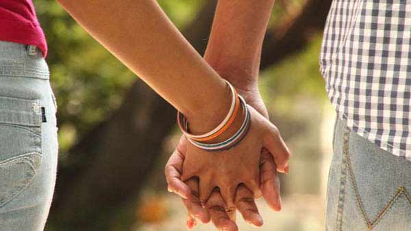 பூத்துக்குலுங்கிய காதல்..