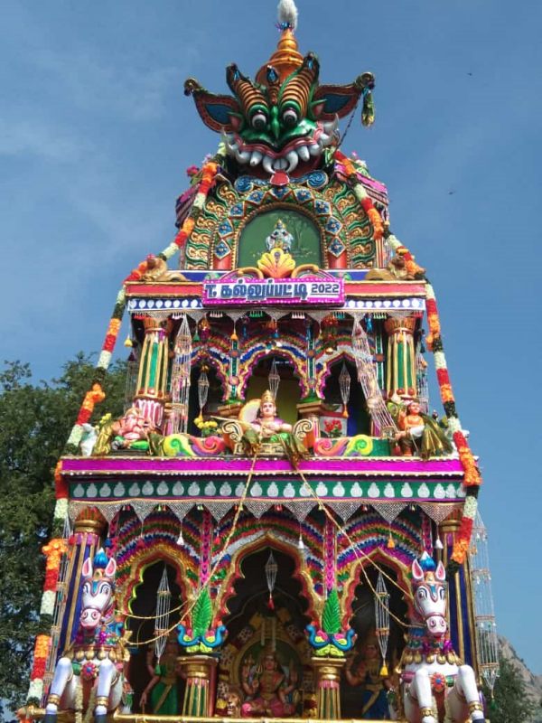  ஆறு சப்பரங்களும் கிளம்பிய அம்மன்களும்