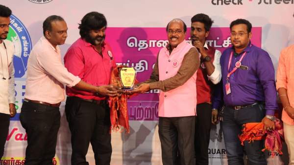 இந்தியா டர்ன்ஸ் பிங்க் 