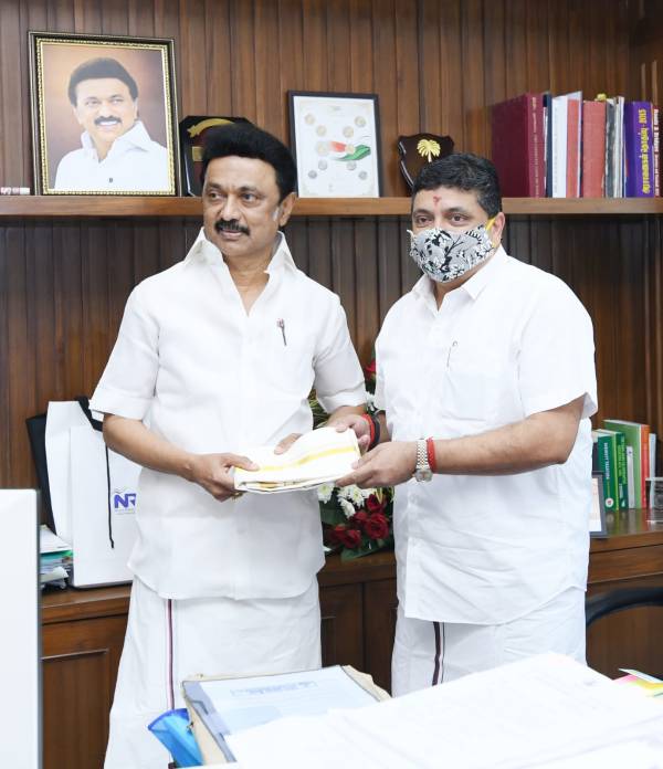 நிதி அமைச்சர் 