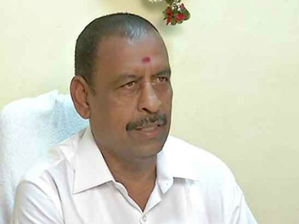 சுவர் ஏறிக் குதித்து ஓடினார்