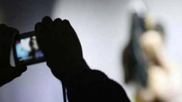 நிர்வாண மாடல் 