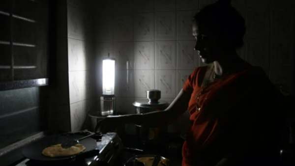  இருளில் மூழ்கியது