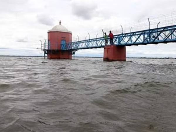 புழல் ஏரியின் நீர்மட்டம் உயர்வு புழல் ஏரியின் நீர்மட்டம் உயர்வு