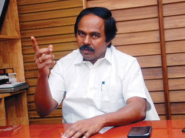 காப்பாற்ற நினைக்கிறாரா? 