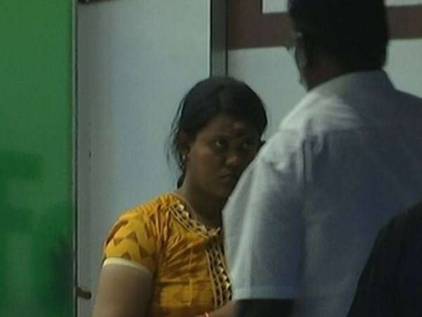  பீச்சில் கண்ணாமூச்சி