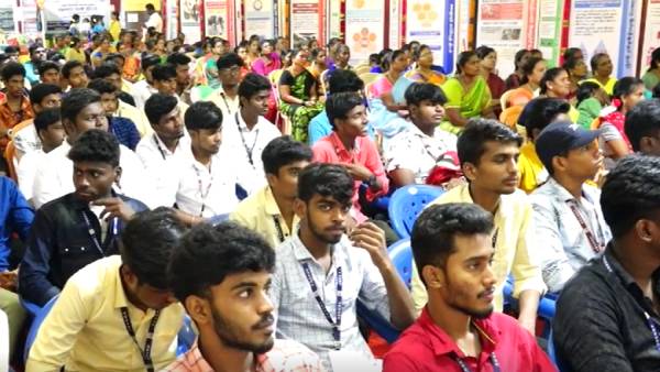 மாணவர்களுக்கு உதவி