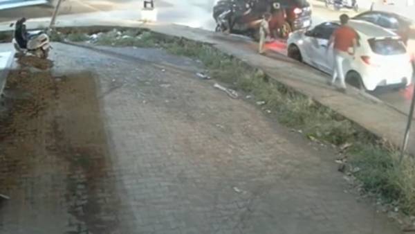 சுற்றி வளைத்த பொதுமக்கள்..