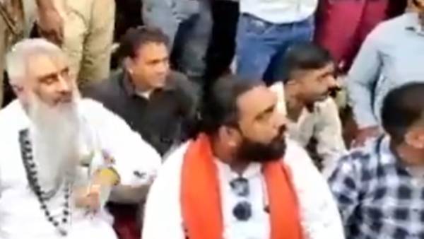 துப்பாக்கியால் சுடப்பட்டார்