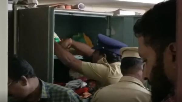 அனாஸ் அலி வீட்டில் சோதனை அனாஸ் அலி வீட்டில் சோதனை