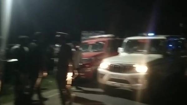 போலீசார் குவிப்பு போலீசார் குவிப்பு