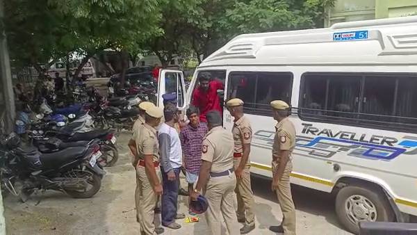 8 பேர் கைது