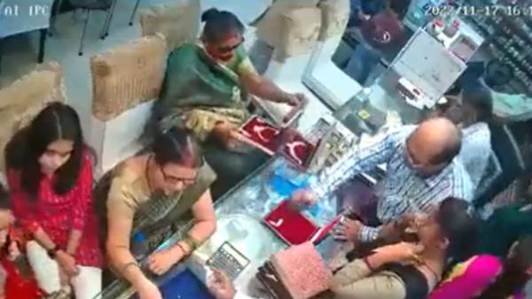 ரூ.10 லட்சம்