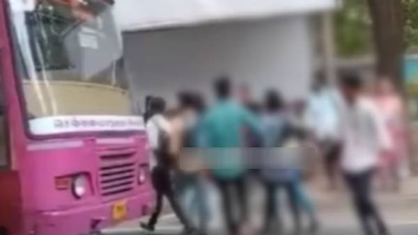 போட்டுக்கொடுத்த மாணவிகள்