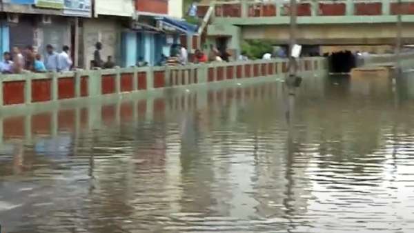 சுரங்கபாதைகளில் தேங்கும் நீர் சுரங்கபாதைகளில் தேங்கும் நீர்