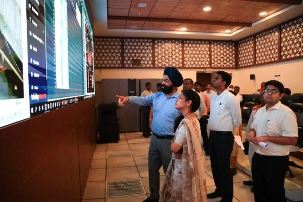 அதிகாரிகள்