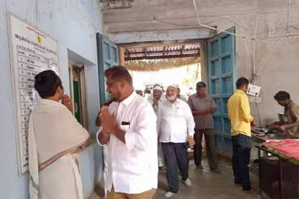 ஜமாத் அமைப்பினர் 