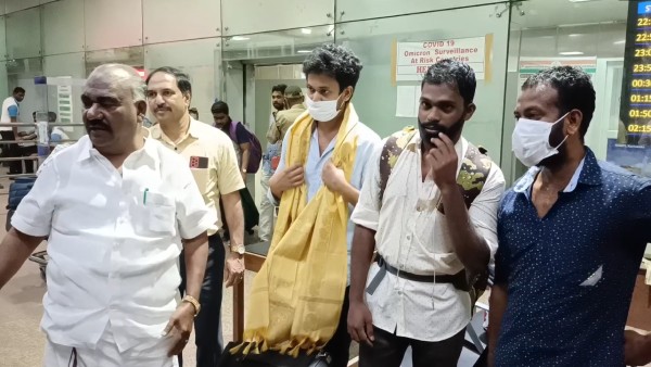 போலி ஒப்பந்ததாரர்கள் போலி ஒப்பந்ததாரர்கள்