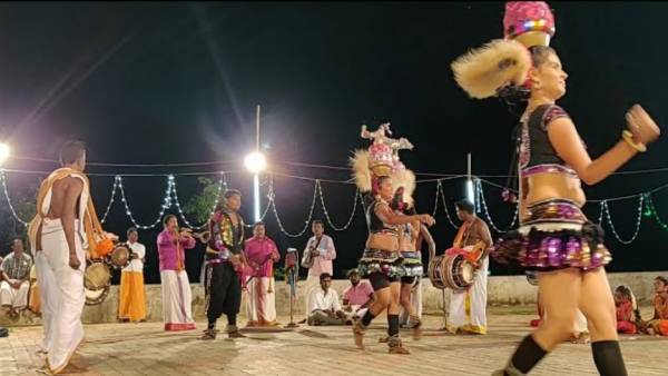 இரட்டை அர்த்தப் பாடல் கூடாது இரட்டை அர்த்தப் பாடல் கூடாது