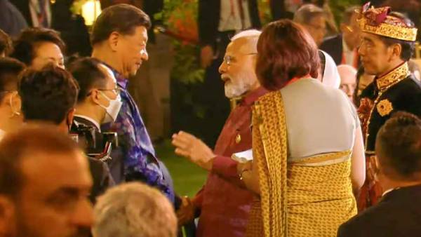 டின்னர் நேரத்தில் சந்தித்து..