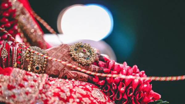 சரியான உடையை எடுத்து தரவில்லை 