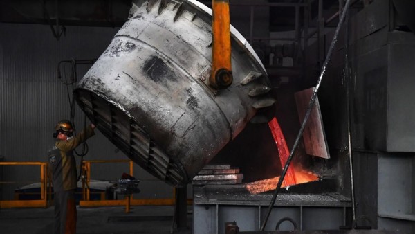 தொட்டிக்குள் விழுந்த நபர் 