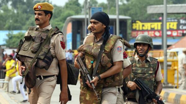 வேறு யாரும் சிக்கியிருக்கிறார்களா? 