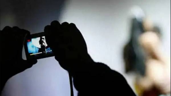 ஹனி டிராப் எனப்படும்.. 