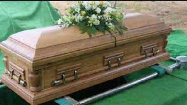 இறந்தவர் போல் நாடகமிட்டு 