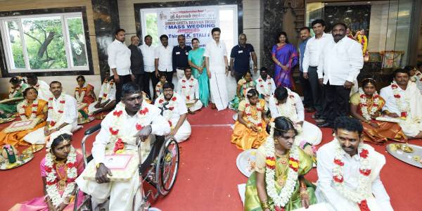 நெஞ்சுக்கு நெருக்கமான 
