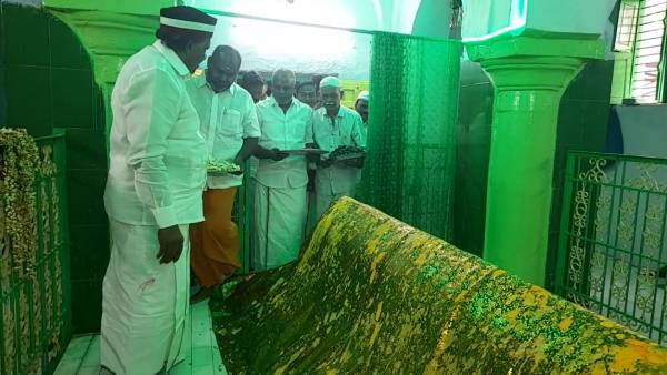 சிறப்பு வழிபாடு சிறப்பு வழிபாடு