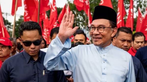 பிரதமராக பதவியேற்பு 