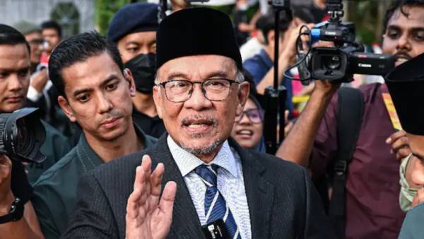  யார் இவர்? 