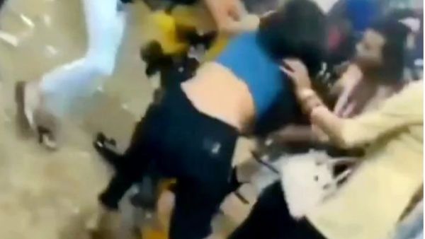  கிழிந்த டிரஸ்