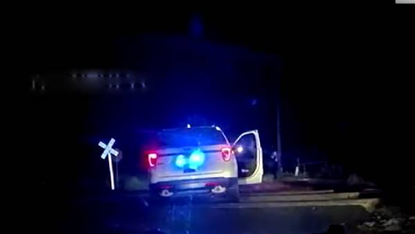 அடித்து தூக்கிய ரயில் அடித்து தூக்கிய ரயில்