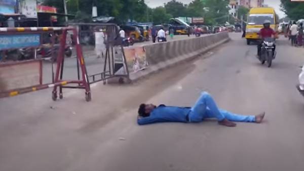 'தலைநகரம்' வடிவேலு பாணியில்.. 