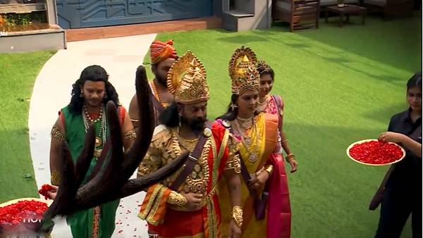 ஏற்றுக்கொண்ட கதாபாத்திரங்கள் ஏற்றுக்கொண்ட கதாபாத்திரங்கள்