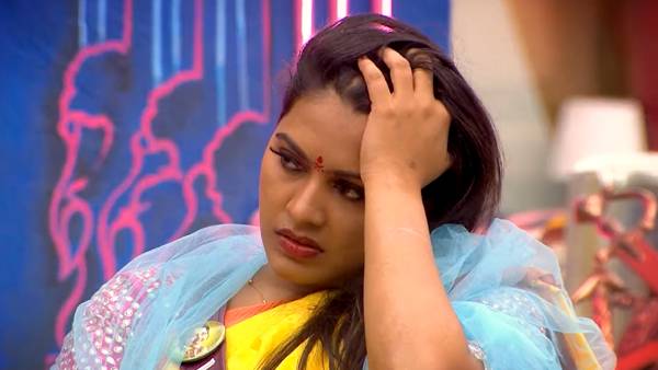 குடும்பமே பார்க்குது