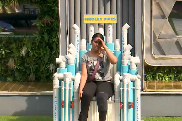 மீண்டும் தலைவரான மைனா நந்தினி