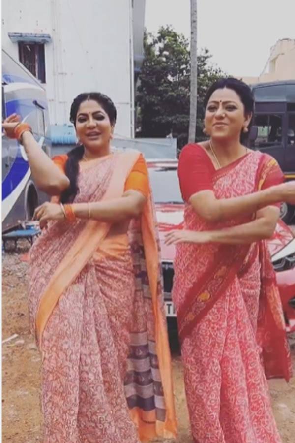 இரு வேறு துருவங்கள்