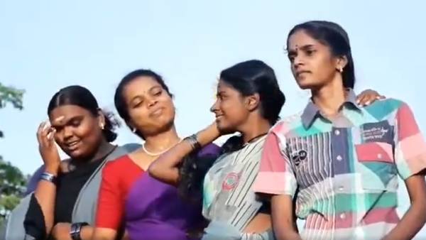 ஆறுதல் கொடுத்த பெற்றோர்