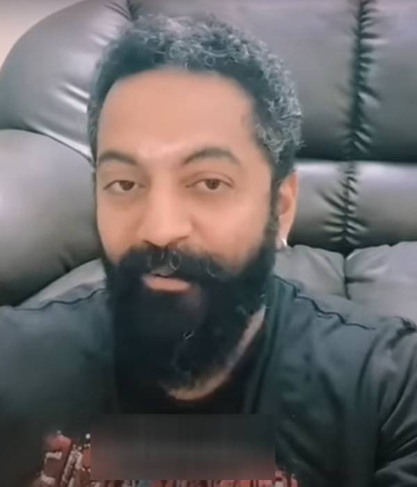 நட்பு மட்டும்தானாம் 