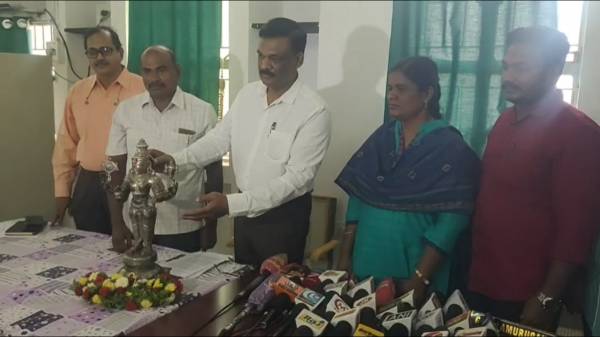 பெருமாள் சிலை 